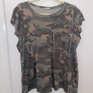 Ruffle camouflage T-shirt with front pocket